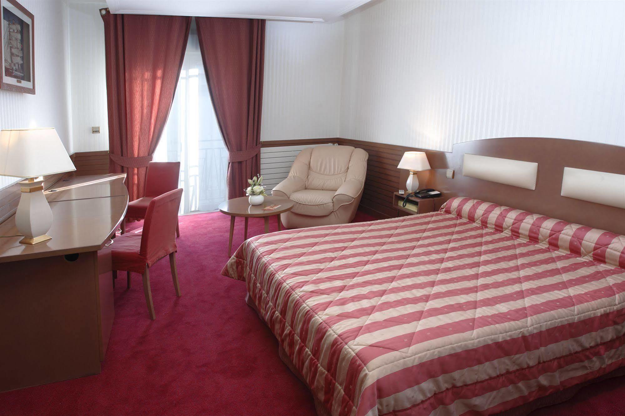 Hotel Le Berry Saint-Nazaire Luaran gambar