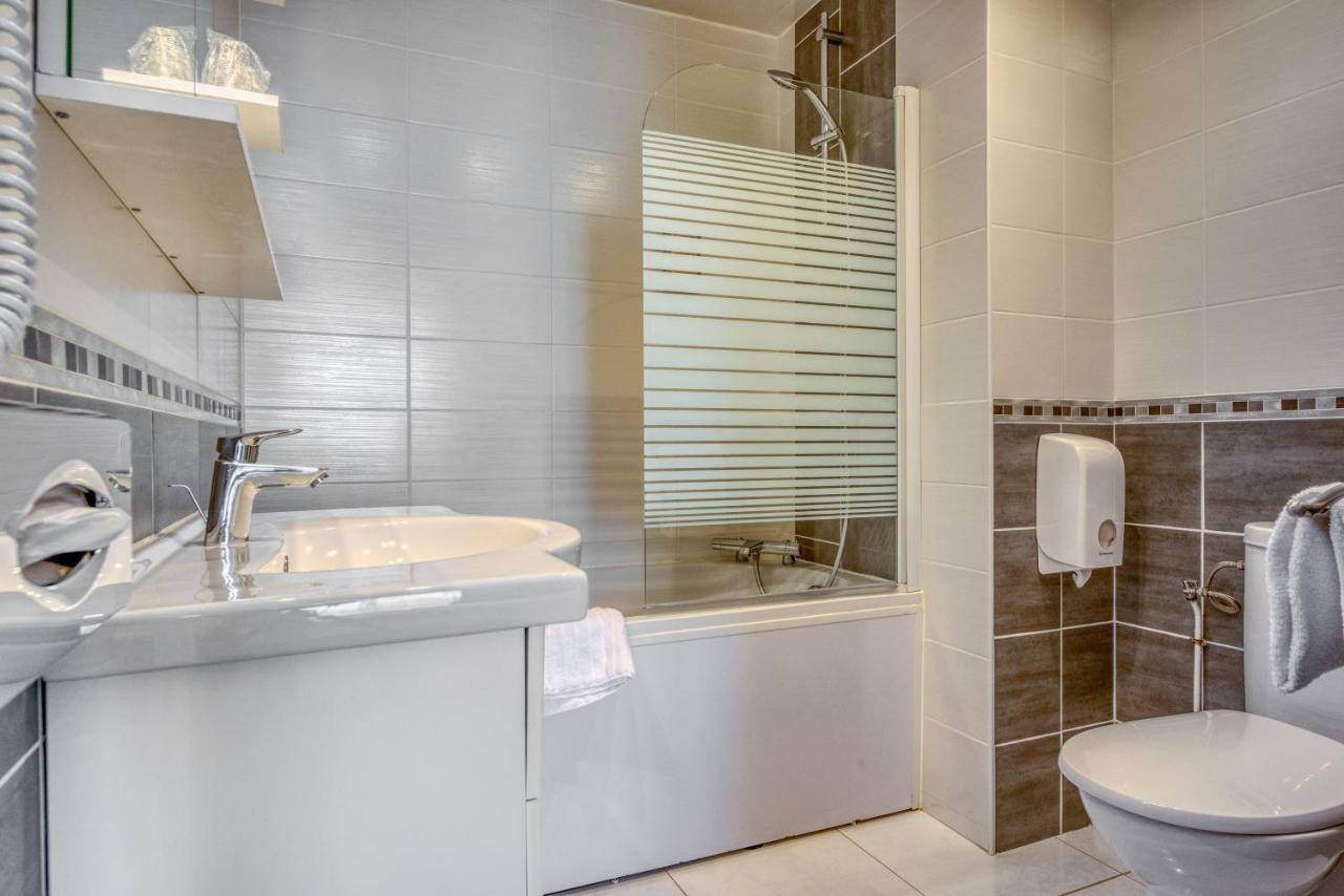 Hotel Le Berry Saint-Nazaire Luaran gambar